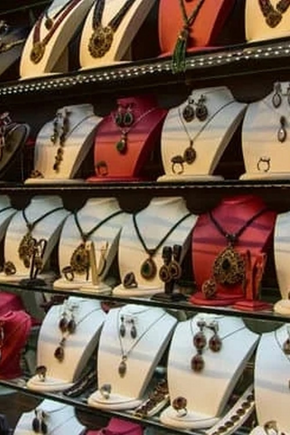 Different Styles of Women's Jewelry Different Styles of Women’s Jewelry