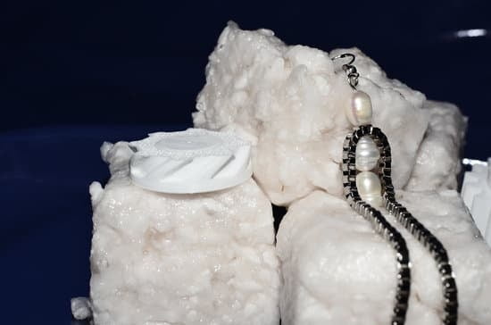 Can Tarnished Jewelry Be Restored