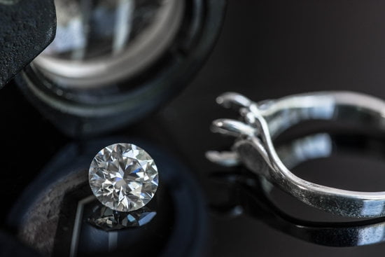 How To Be A Good Jewelry Salesperson How To Be A Good Jewelry Salesperson