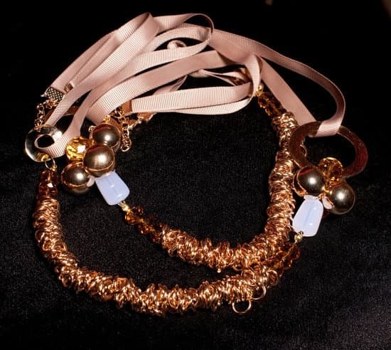 What Kind Of Jewelry To Wear With Lace Dress What Kind Of Jewelry To Wear With Lace Dress