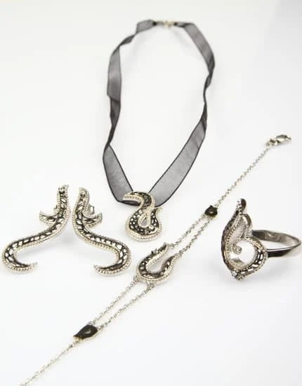 Can You Be Buried With Jewelry