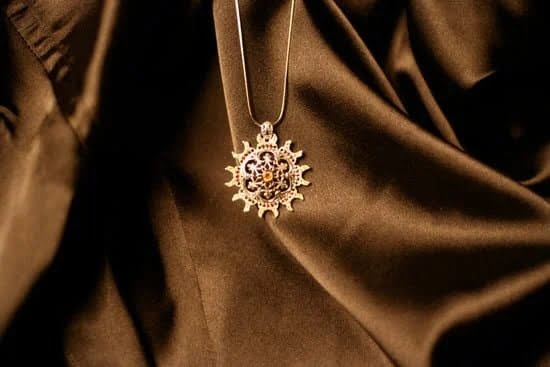 How To Clean Jewelry With Tin Foil 1 How To Clean Jewelry With Tin Foil