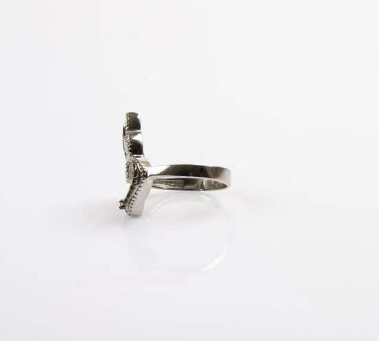 How To Hide Jewelry From Metal Detectors How To Hide Jewelry From Metal Detectors