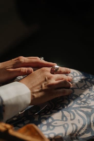 How To Keep Costume Jewelry From Turning Your Skin Green How To Keep Costume Jewelry From Turning Your Skin Green