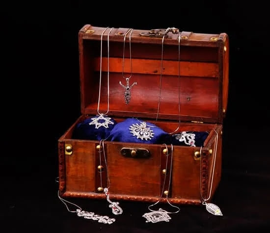 Who Engraves Jewelry Near Me 1 Who Engraves Jewelry Near Me