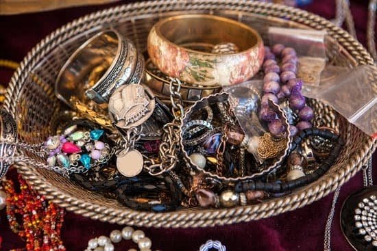 Can Muslims Wear Jewelry During Ramadan 1 Can Muslims Wear Jewelry During Ramadan