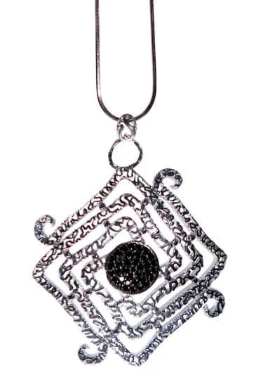 Do You Actually Notice Jewelry On Other People 1 Do You Actually Notice Jewelry On Other People