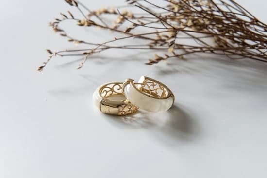 How Can I Clean Tarnish Off Silver Jewelry 1 How Can I Clean Tarnish Off Silver Jewelry