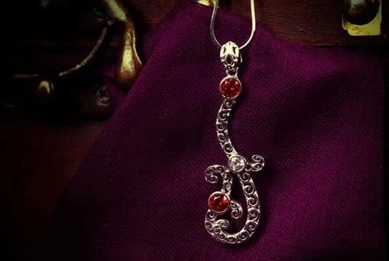 How Do Estate Sales Price Jewelry