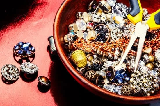 How To Make Jewelry With Dried Flowers How To Make Jewelry With Dried Flowers