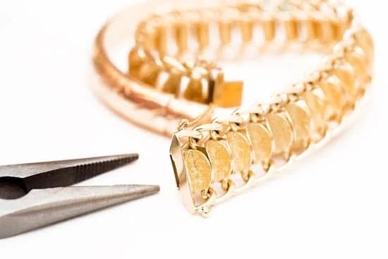 How To Protect Gold Plated Jewelry From Tarnishing How To Protect Gold Plated Jewelry From Tarnishing