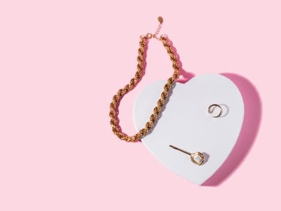 How To Start Your Own Gold Jewelry Business