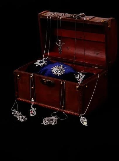 Mele Jewelry Box Vintage