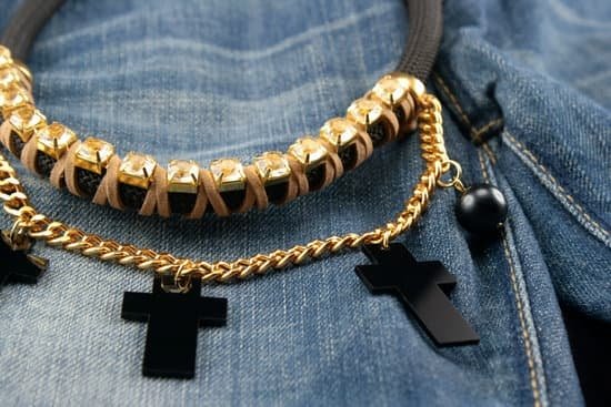 What Does It Mean To Dream About Gold Jewelry