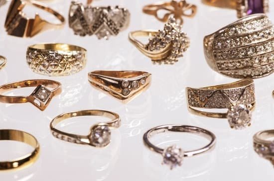 What Is Silvertone Jewelry