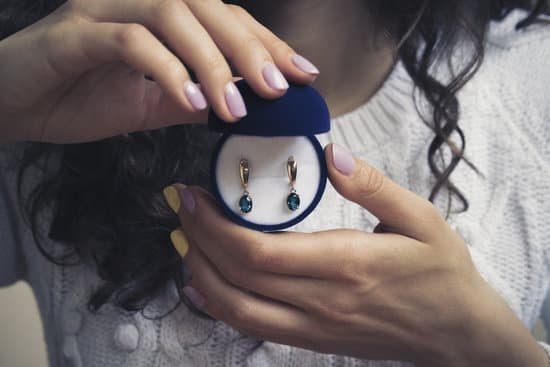 What Is The Best Jewelry For Tragus Piercing