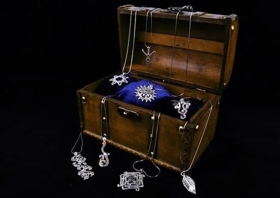 White Jewelry 1 White Jewelry