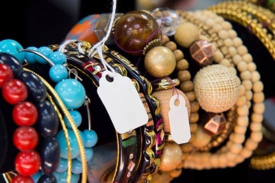 Can You Clean Jewelry With Baking Soda And Vinegar Can You Clean Jewelry With Baking Soda And Vinegar