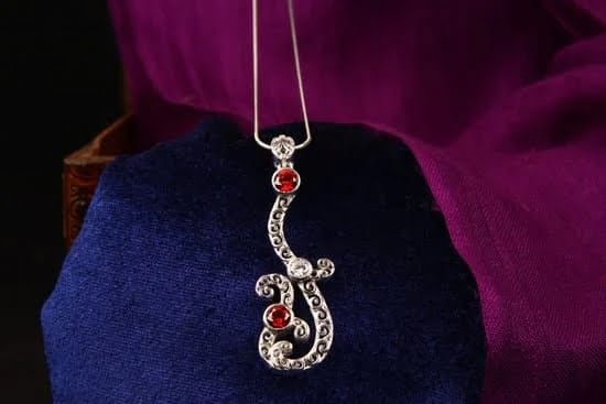 How To Wear Jewelry To Compliment Your Look 1 How To Wear Jewelry To Compliment Your Look