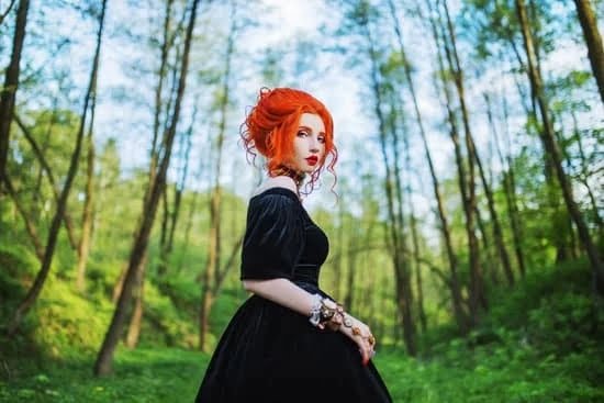 How To Become A Famous Jewelry Designer How To Become A Famous Jewelry Designer