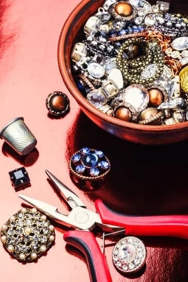 How To Clean Costume Jewelry Naturally How To Clean Costume Jewelry Naturally