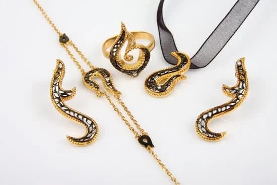 How To Make Layered Paper Jewelry How To Make Layered Paper Jewelry