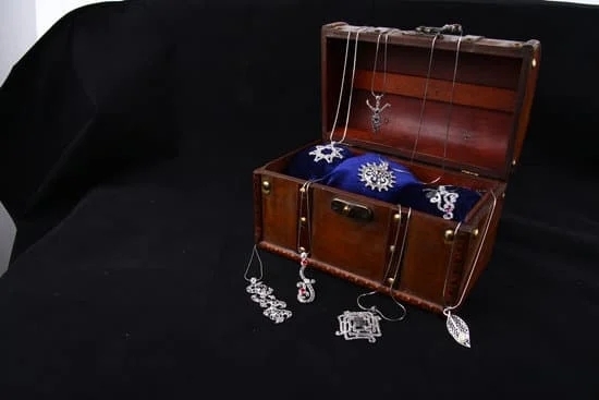 Cleaning Platinum Jewelry With Toothpaste Cleaning Platinum Jewelry With Toothpaste