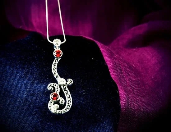 Enamel Jewelry Cleaning Enamel Jewelry Cleaning