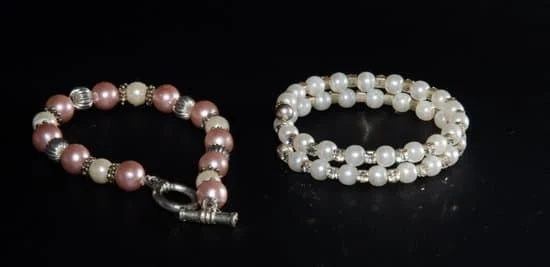 Gold Jewelry With Precious Stones