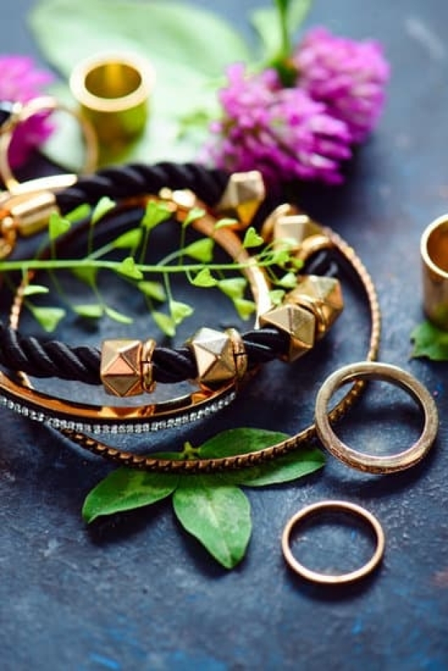 How To Make Jewelry From Recycled Materials