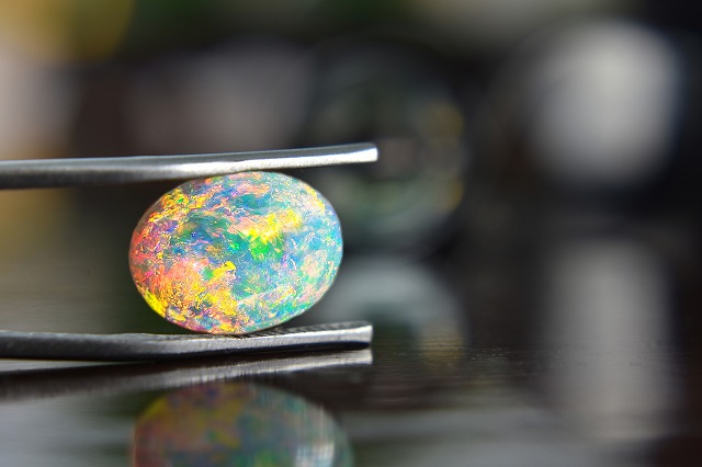 Opal Colored Gifts For Men Non Jewelry opal Is a gem that has beautiful colors Rare and expensive In the gemstone clamp