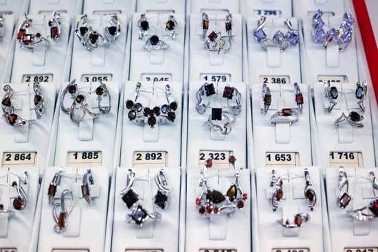 Retro Costume Jewelry Earrings Retro Costume Jewelry Earrings