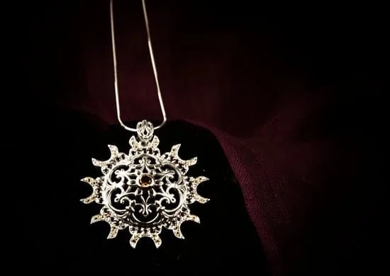 What Jewelry Was Used In The Victorian Era What Jewelry Was Used In The Victorian Era