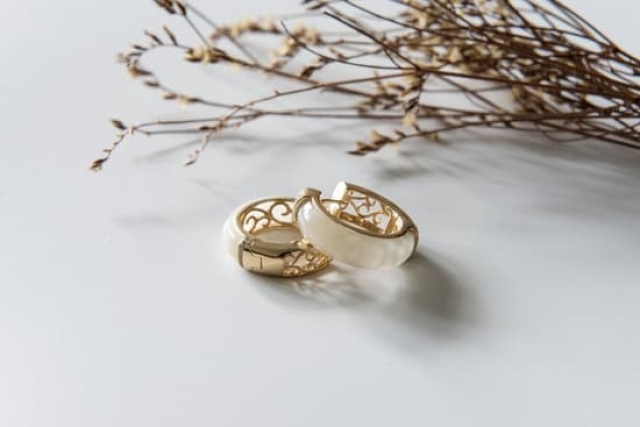 What Material Feels Hand Painted On Vintage Jewelry 1 What Material Feels Hand Painted On Vintage Jewelry