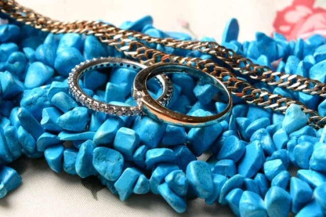 Delicate Gold Jewelry Trend