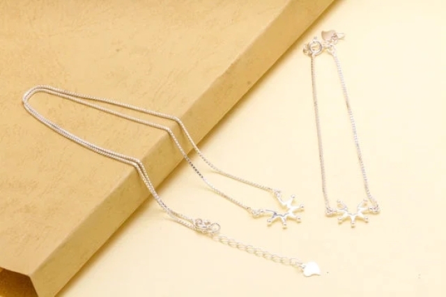 Jewelry From Pearls To Platinum To Plastic Newark Museum Artsy 1 Jewelry From Pearls To Platinum To Plastic Newark Museum Artsy