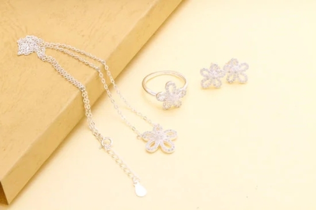 How To Store Crystal Jewelry