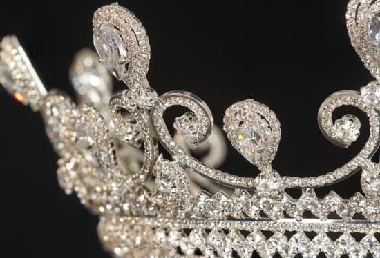 1 CTTW Genuine Diamond Jewelry Necklace Earings Ring Bracelt 1 Sparkling jewelry set with 1 CTTW genuine diamonds - necklace, earrings, ring, and bracelet