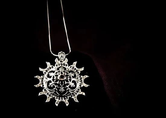 Cartier High Jewelry Art Deco Diamond Palm Tree Pendant Cartier High Jewelry Art Deco Diamond Palm Tree Pendant: Exquisite design with sparkling diamonds