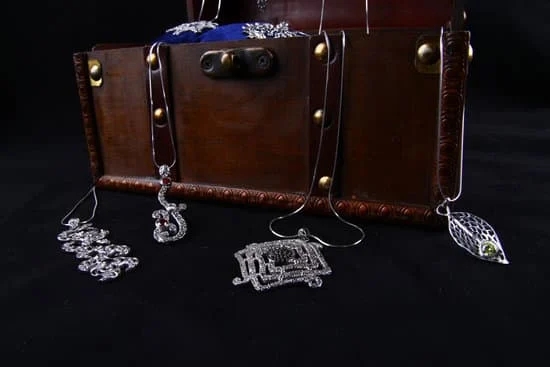 Chocolate Diamond Jewelry Watches Stunning collection of luxurious Chocolate Diamond jewelry watches, perfect for adding sophistication and elegance to any ensemble