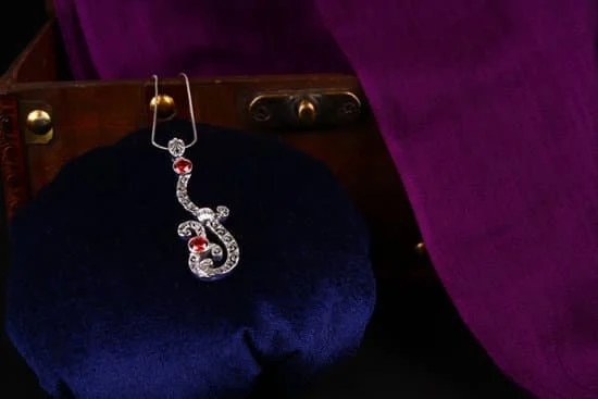 Johnson Fashion Jewelry Co LTD 1 JOHNSON FASHION JEWELRY CO LTD - Exquisite handcrafted fashion jewelry for elegant individuals