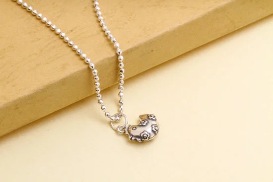 Los Angeles Jewelry District Gold Chains Shining 14K gold chains from Los Angeles Jewelry District—an exquisite collection for all jewelry enthusiasts