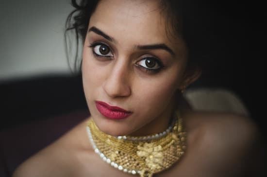 Indian Gold Jewelry Wholesale Suppliers Exquisite collection of Indian gold jewelry available at wholesale prices from trusted suppliers