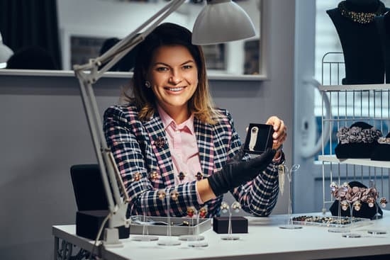 How to Make Crystal Jewelry 1 Step-by-step guide on how to make crystal jewelry with dazzling gemstones and wire wrapping techniques