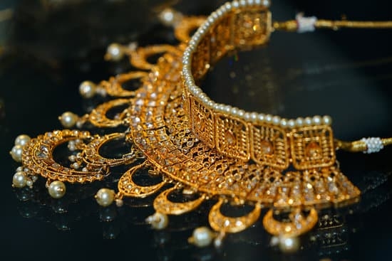 Does Helzberg Diamonds Buy Back Jewelry 1 Helzberg Diamonds offers a buyback program for jewelry with a guaranteed value