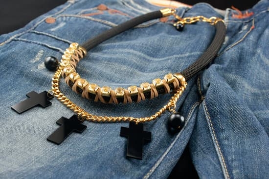 How to Clean Jewelry at Home Diy 1 Step-by-step guide on DIY jewelry cleaning methods to easily clean jewelry at home