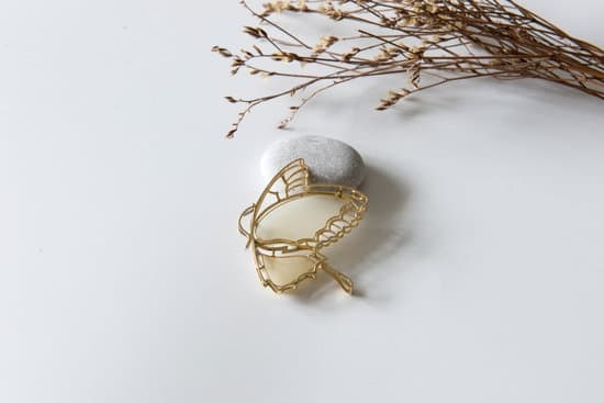 How to Clean Crystal Jewelry 1 Straightforward steps on how to effectively clean your dazzling crystal jewelry at home