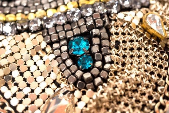 How to Make Bead Jewelry 1 Step-by-step guide on how to make bead jewelry, perfect for beginners