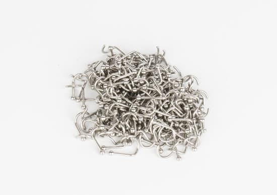 Step-by-step guide on how to clean old jewelry DIY style, bringing back its lost sparkle