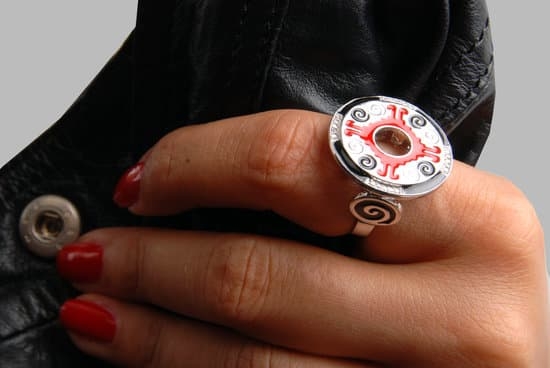 Step-by-step tutorial on making your own shell jewelry with this easy DIY guide